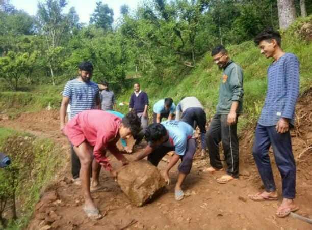 If the administration did not improve, the villagers of Tunda Gram Panchayat of Gangolihat started the work of constructing the road themselves.