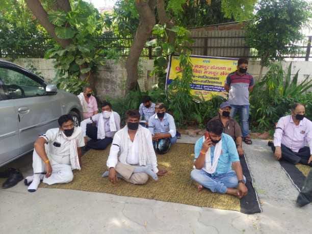 Contract workers descended against power privatization