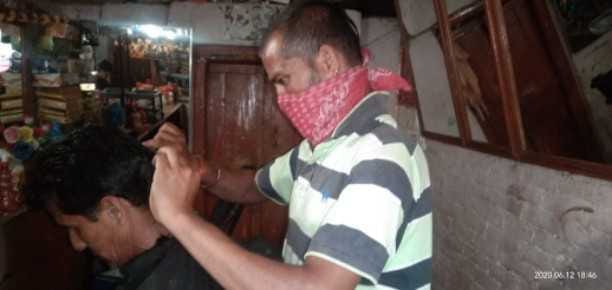 New approach, New Learning: highly educated youth without hesitation doing hair dressing