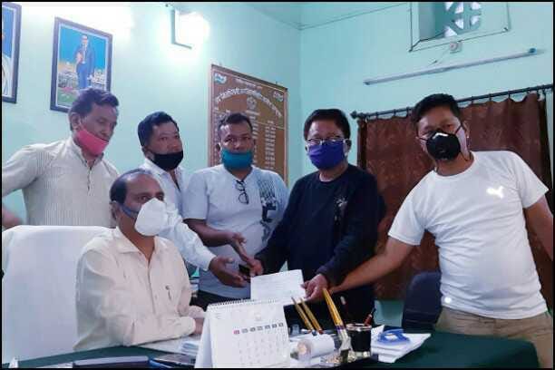 Vyas Valley and Adi Kailash Taxi Honor Union gave memorandum to the Deputy Collector on various demands.