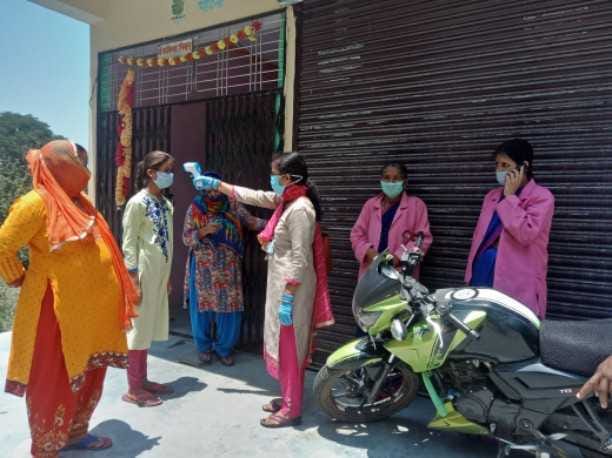 Thermal screening started from house to house in Dwarahat Nagar Panchayat