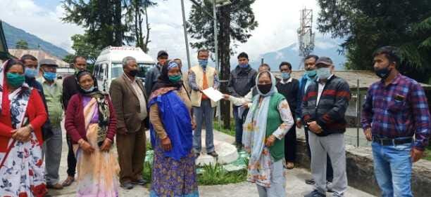 चालक के खिलाफ कार्रवाई नहीं होने से भड़के ग्रामीण