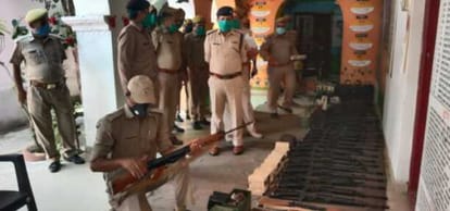 SP City inspects Kotwali, opens rifle from police personnel