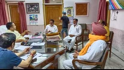 in Rudrapur, traders oposed the mandi fee
