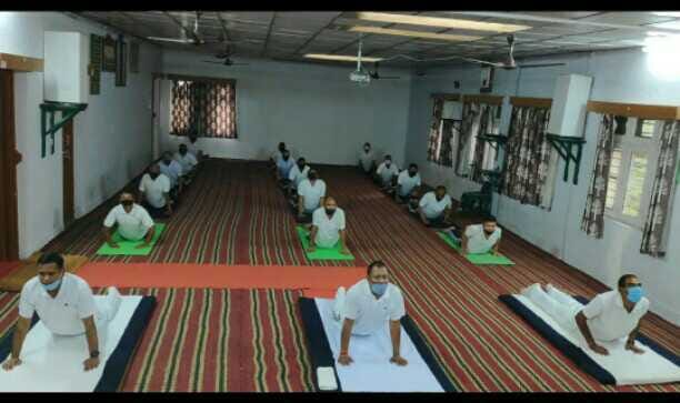 ITBP, SSB soldiers did yoga.