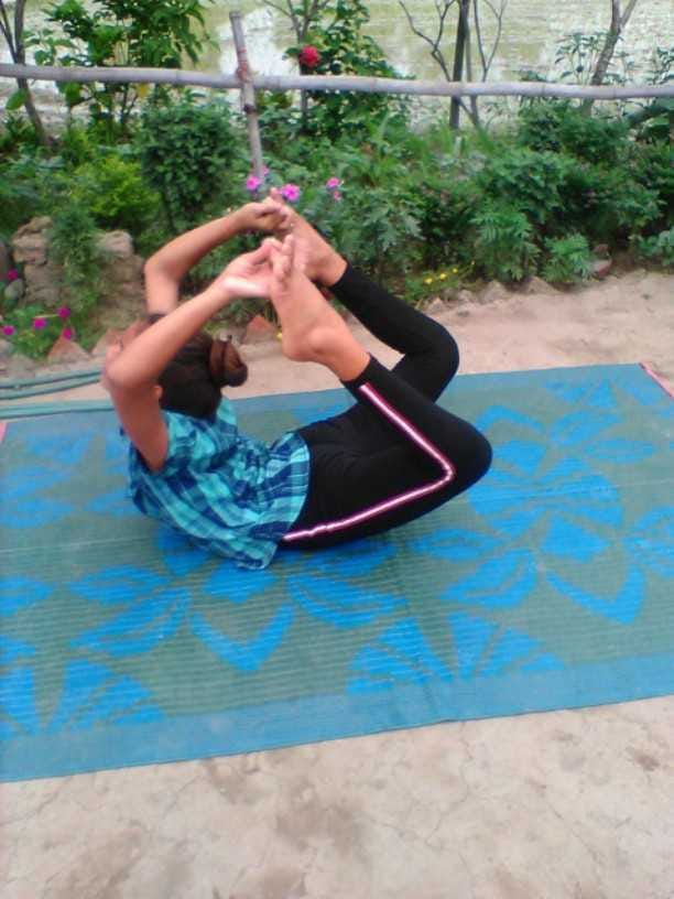 Chandni won the online yoga competition in Rainka Sripur Bichwa