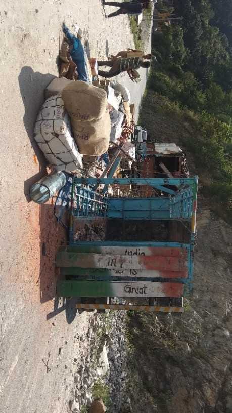Two injured after a over turning a canter carrying goods from Munsiyari tansport.