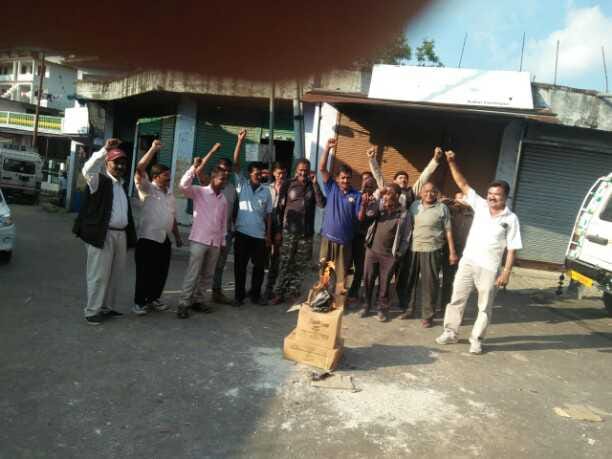 Ex-soldiers burn China's effigy in Jourasi.