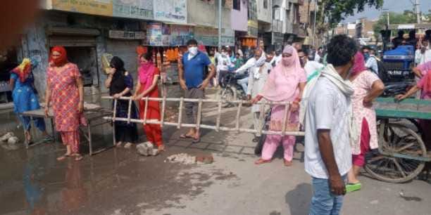 People blocked at Duck Chowk Chowk due to water drainage