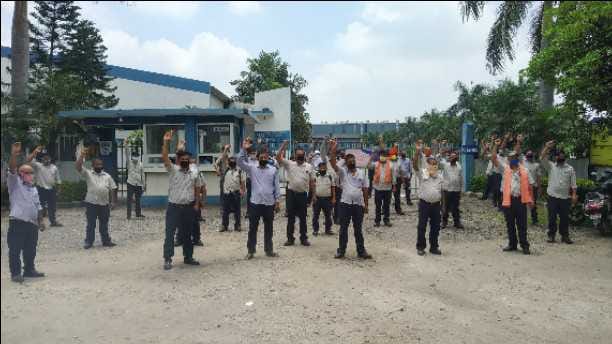 Employees of Amul auto Company demonstrated after not getting two months salary.