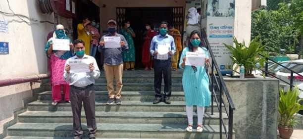 protest against ipo of lic