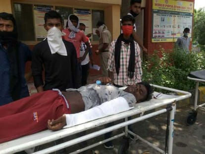 two died and 6 injured in a road accident