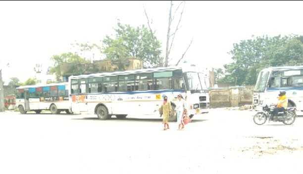 Roadways buses continue to operate in Rudrapur amid lockdaun