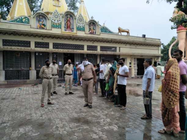Devotees worshiped Shiva by following social distance