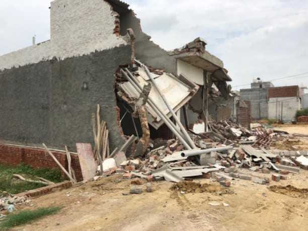 GDA bulldozer on illegal colony, shops and buildings