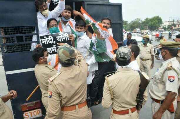congressi demonstrate on rajasthan ishu