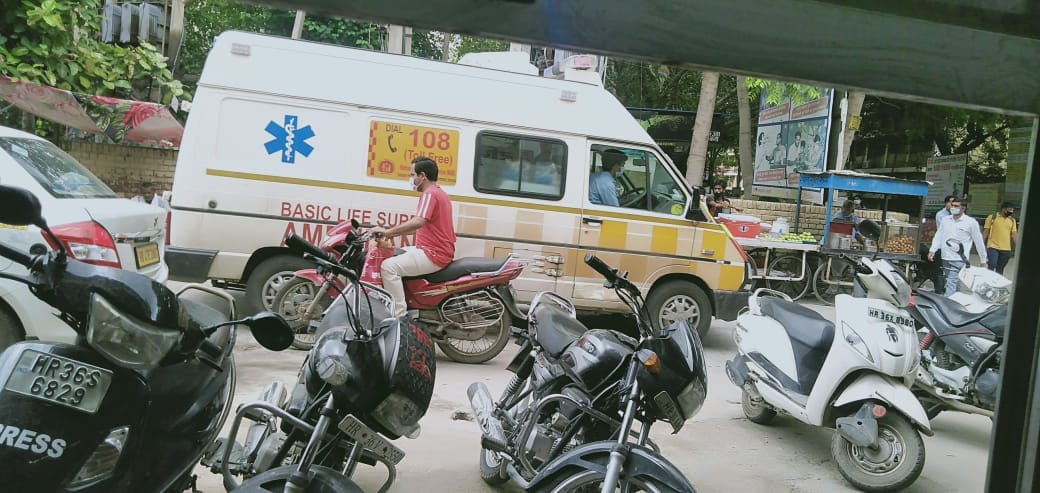 डोर बेल बजाई और महिला को मार दी गोली