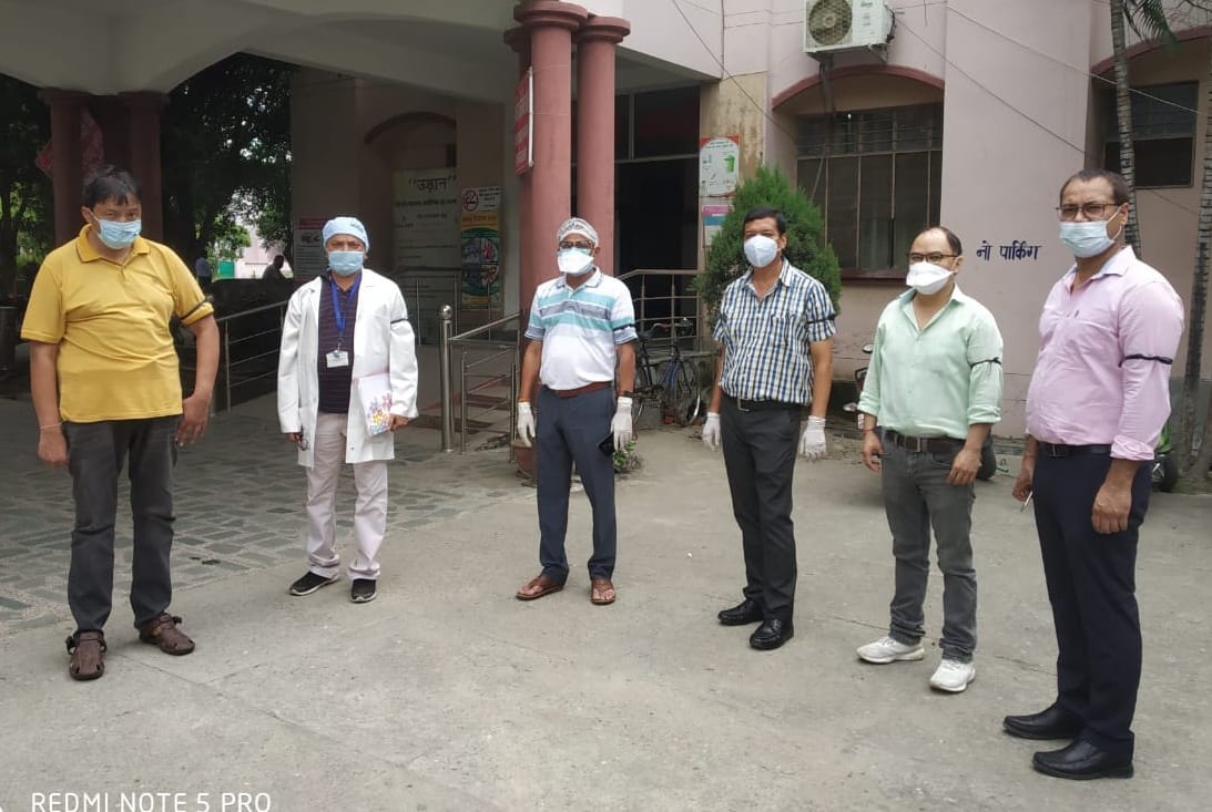 रुद्रपुर में डॉक्टरों ने काला फीता बांधकर किया विरोध