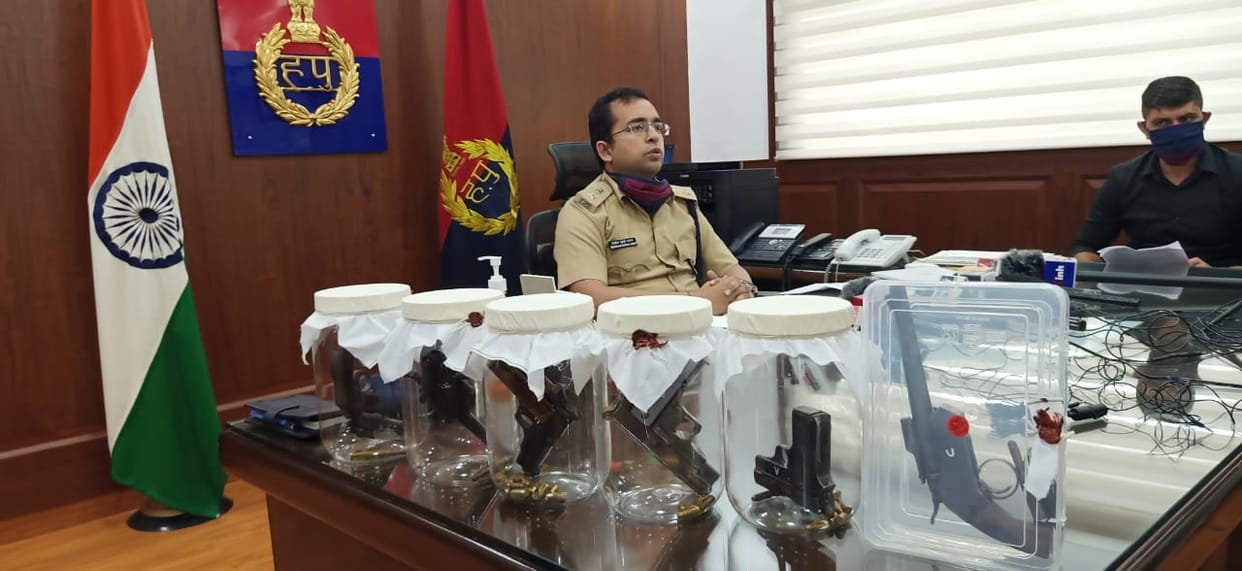 कैथल सीआईए ने 25 हजार के इनामी सहित दो को हथियारों के साथ पकड़ा