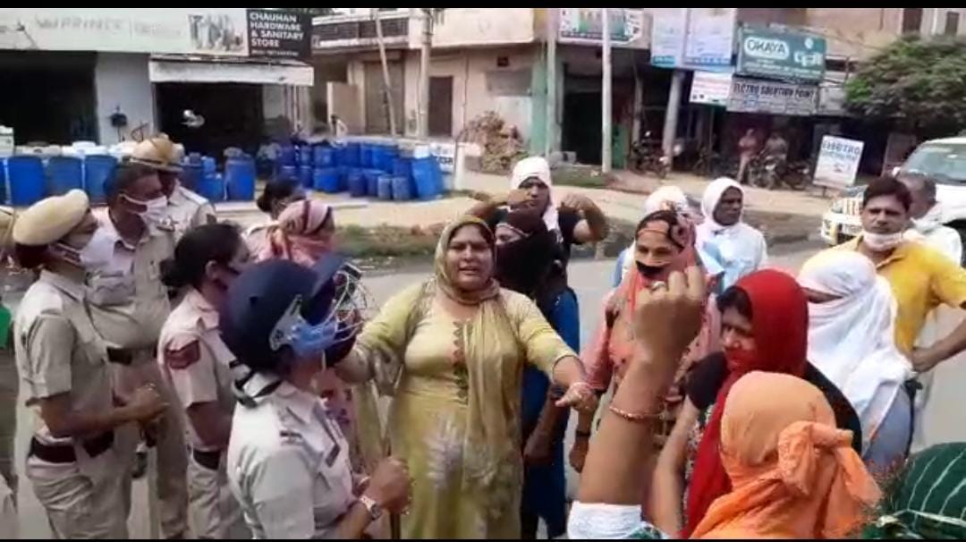 धनखड़ से मिलने जा रहे शारीरिक शिक्षकों को पुलिस ने लिया हिरासत में