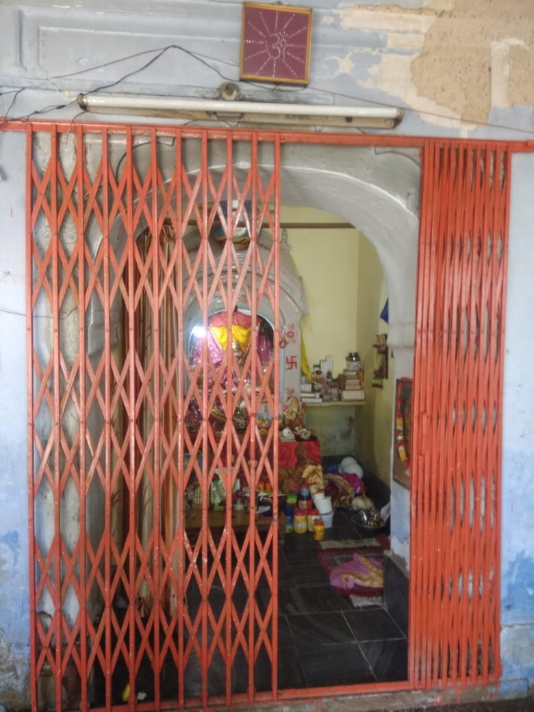 सूर्य मंदिर से चांदी के मुकुट और दानपत्र चोरी