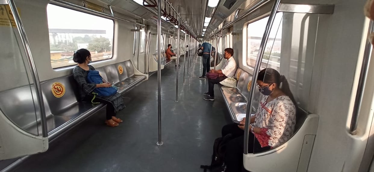 सोशल डिस्टेंसिंग के साथ सुरक्षा नियम तोड़ने वाले के कटेंगे चालान