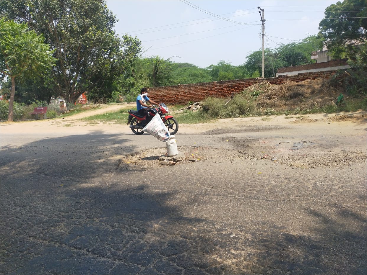 रेवाड़ी स्टेट हाईवे पर सावधानी नहीं बरती तो जा सकते हैं अस्पताल