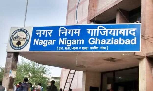 अवैध फ्लैटों का खुले नाले में डाला जा रहा सीवर का पानी, कार्रवाई की मांग