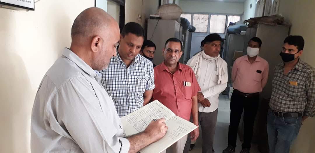 मार्केट कमेटी कार्यालय में सेवादार को छोड़ अनुपस्थित मिले सभी कर्मचारी