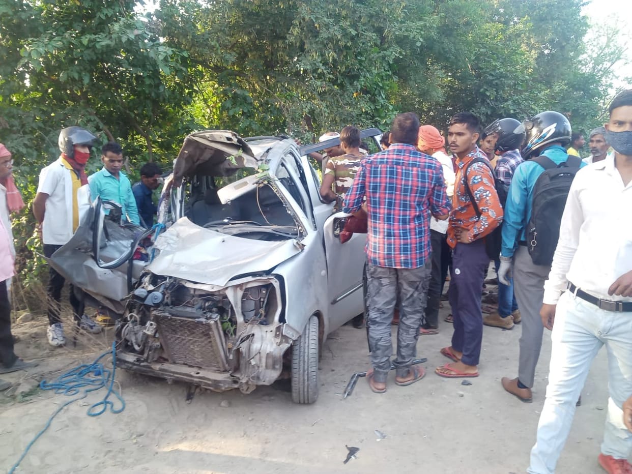 ट्रक और कार की भिड़ंत में दो की मौत, चार घायल