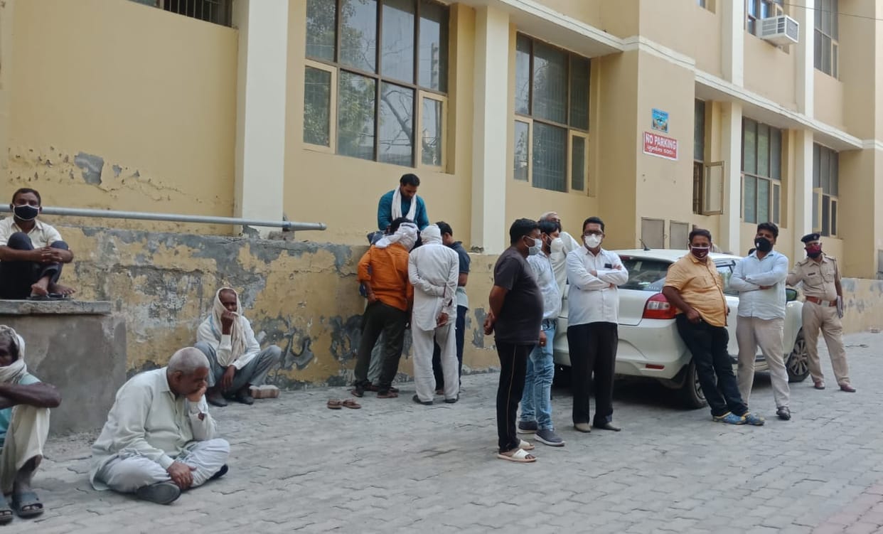 12 घंटे बीत जाने के बाद भी पुलिस नहीं लगा सकी हत्यारों का सुराग
