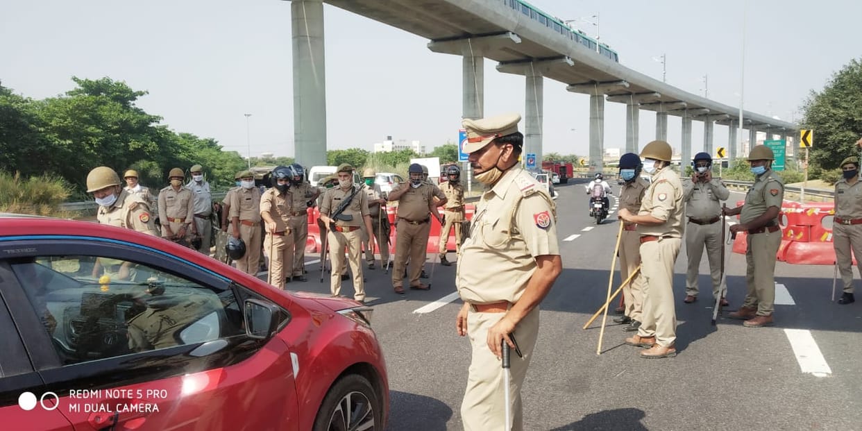 राहुल गांधी को हाथरस जाने से रोकने के लिए  जीरो प्वाइंट पर भारी पुलिस बल तैनात