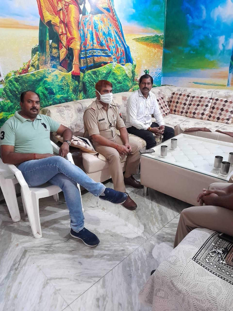 पुलिस ने कांग्रेस नेताओं घरों मे ही रोका