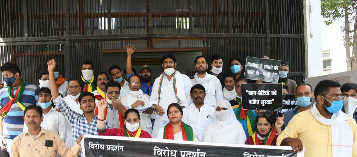 प्रदेश सरकार के खिलाफ प्रसपा का प्रदर्शन