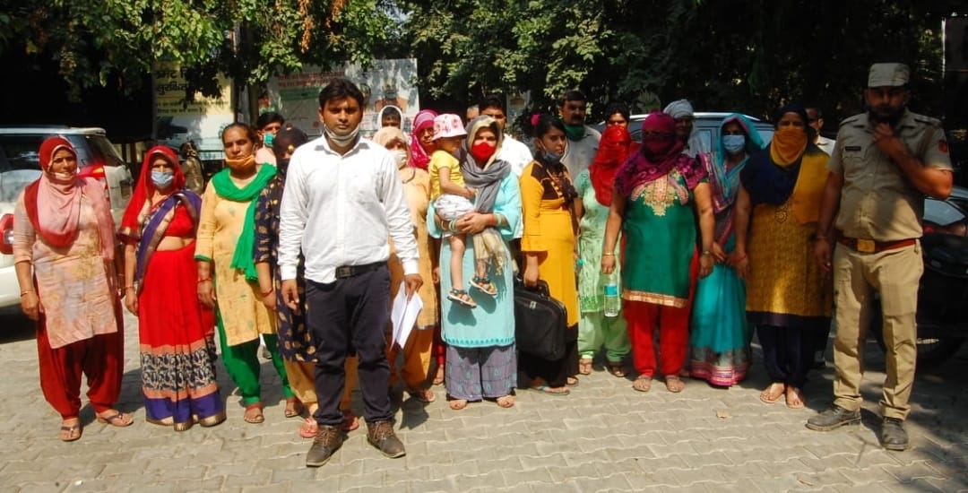 दहेज प्रताड़ना के मामले में एसएसपी से लगाई न्याय की गुहार