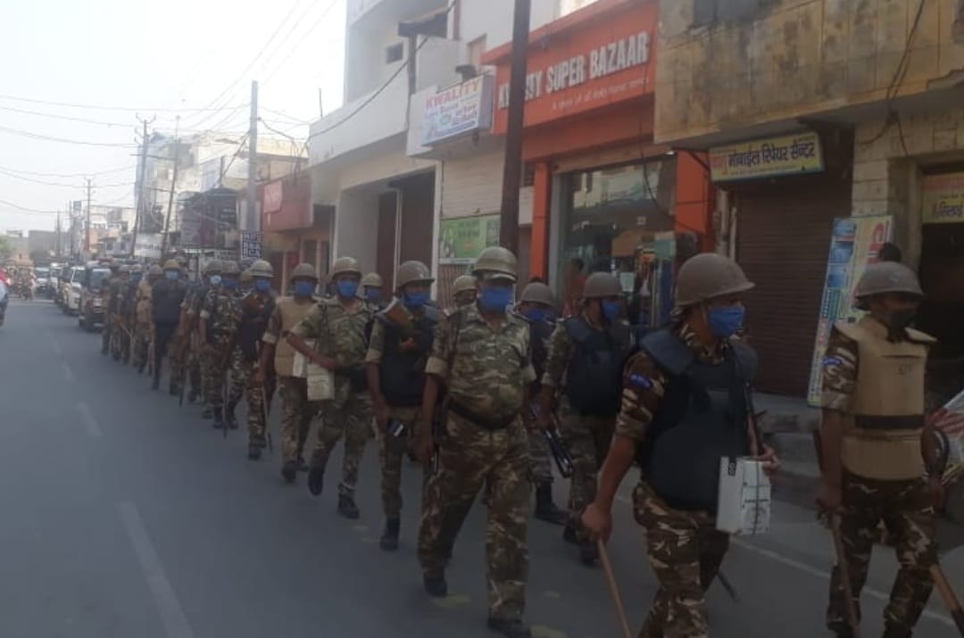 त्योहारी सीजन में सड़क पर उतरी पुलिस, पैदल गश्त की