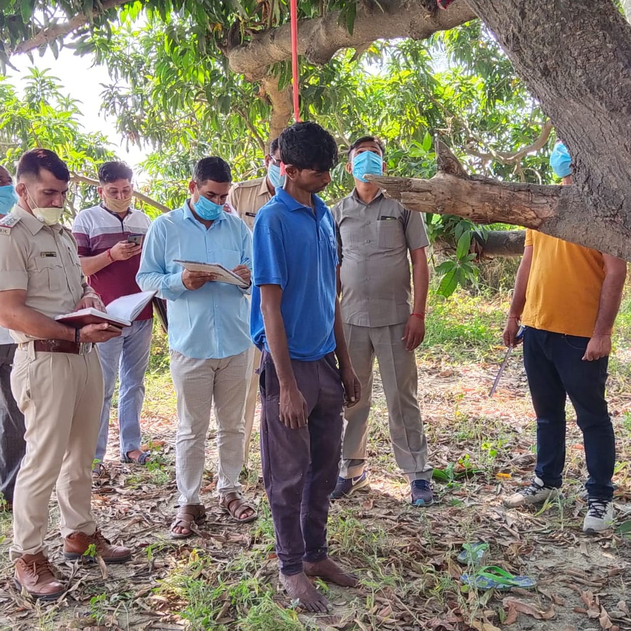 महिला ने लगाया दुष्कर्म करने का आरोप, परेशान युवक ने फंदा लगाकर की आत्महत्या