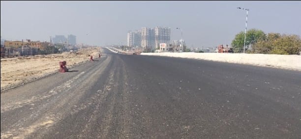 इंतजाम नाकाफी, दिल्ली-मेरठ एक्सप्रेस-वे पर उड़ रहा धूल का गुबार