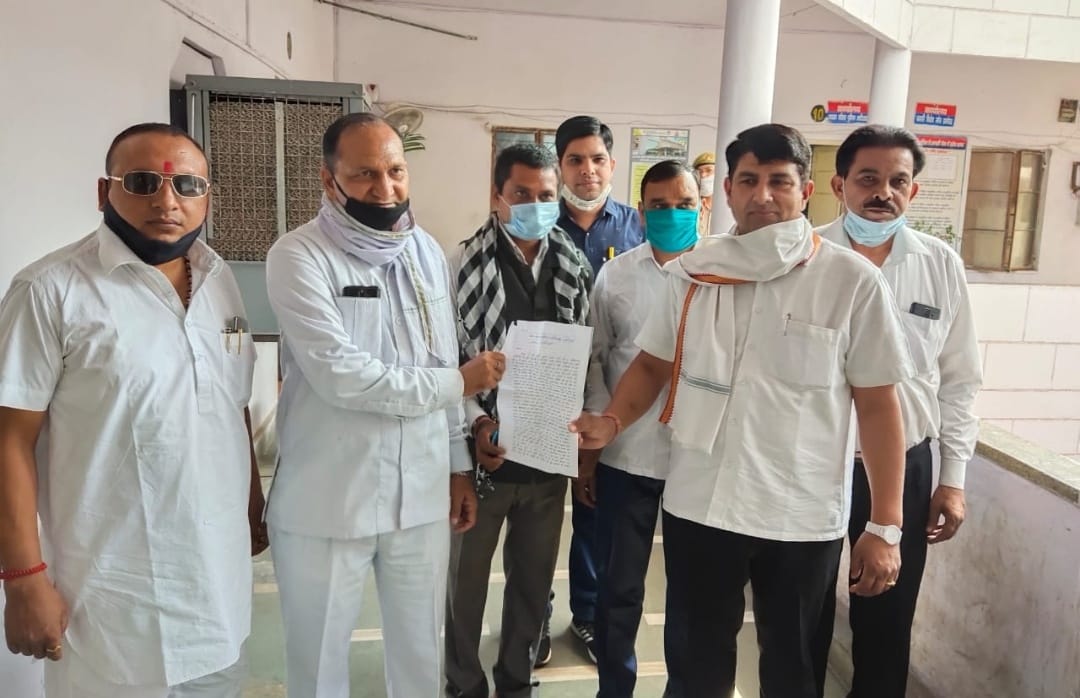 हत्या में अधिवक्ता नामजद, वकीलों ने की निष्पक्ष जांच की मांग