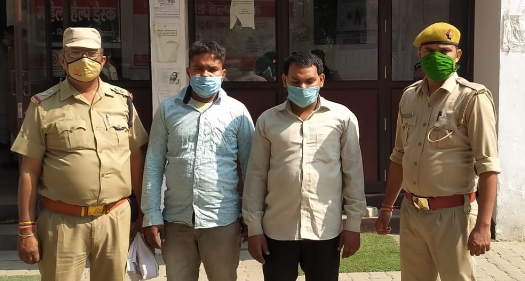 चोरी छिपे घर में बना लिया पटाखों का गोदाम, दो गिरफ्तार