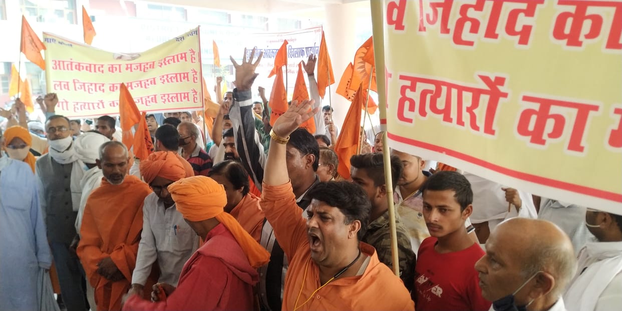 निकिता के हत्यारों को सजा देने की मांग, किया प्रदर्शन