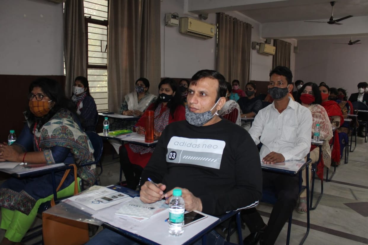 डिकोडिंग आर्टिफिशियल इंटेलिजेंस की बताई खूबियां