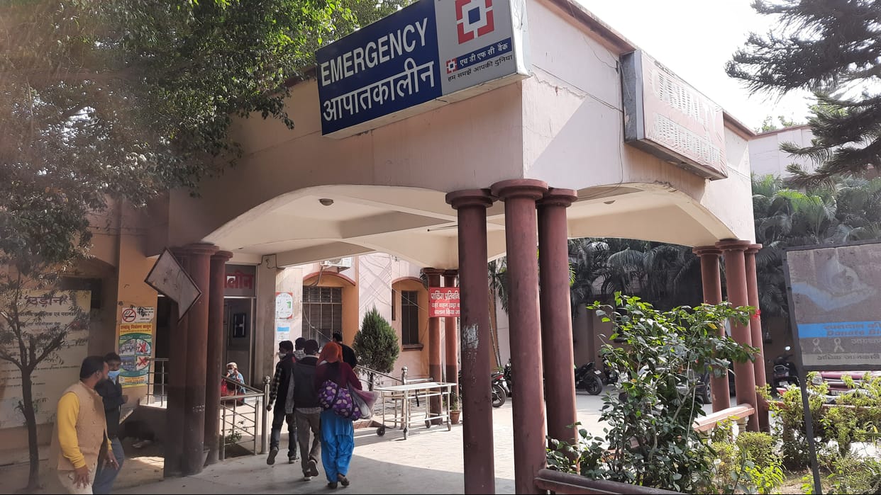 ट्रक से कुचलकर बाइक सवार महिला सहित दो लोगों की मौत