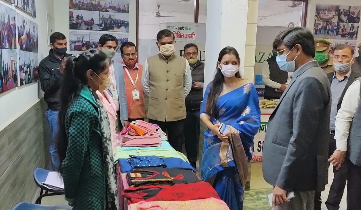 जिले के प्रभारी अधिकारी ने किया रूडसेट का निरीक्षण