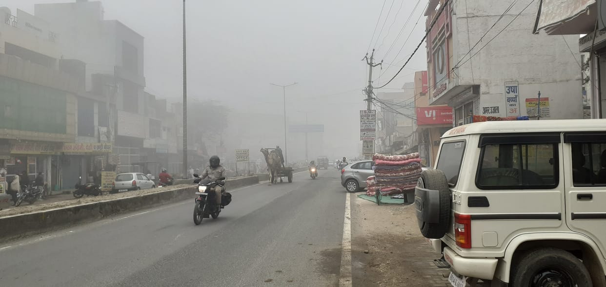 दूसरे दिन भी कोहरे के कारण दृश्यता रही कम