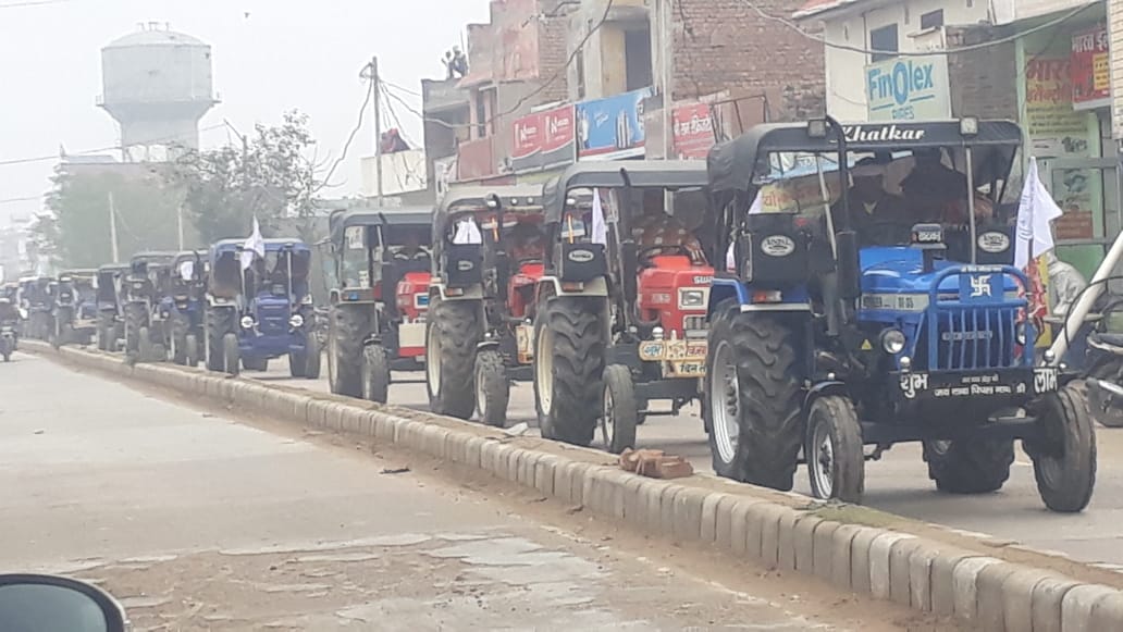 किसान आंदोलन के समर्थन में ट्रैक्टर यात्रा निकाली, किसानों ने दिखाई ताकत