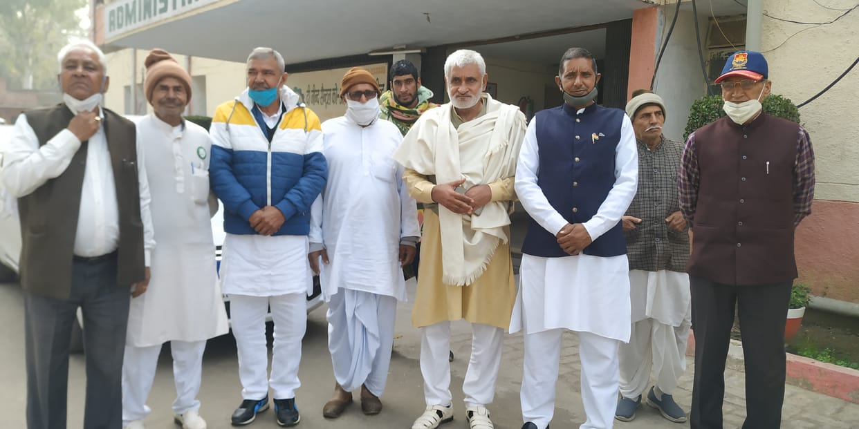 गणतंत्र दिवस पर किसी भी राजनेता के तिरंगा फहराने का किसान करेंगे विरोध