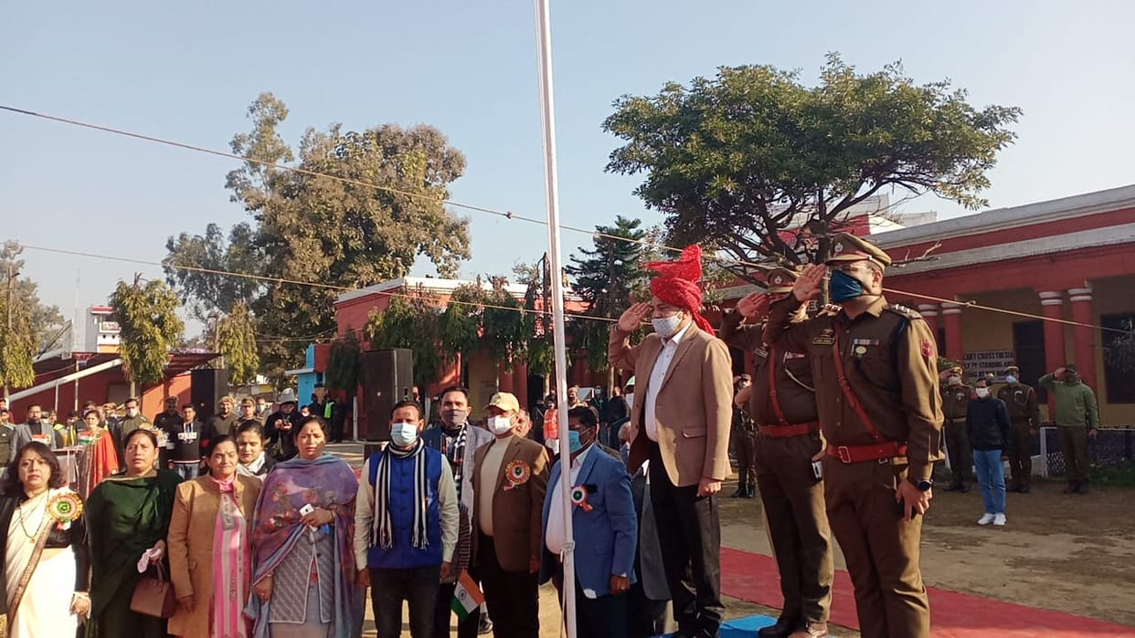 तिरंगा फहराया