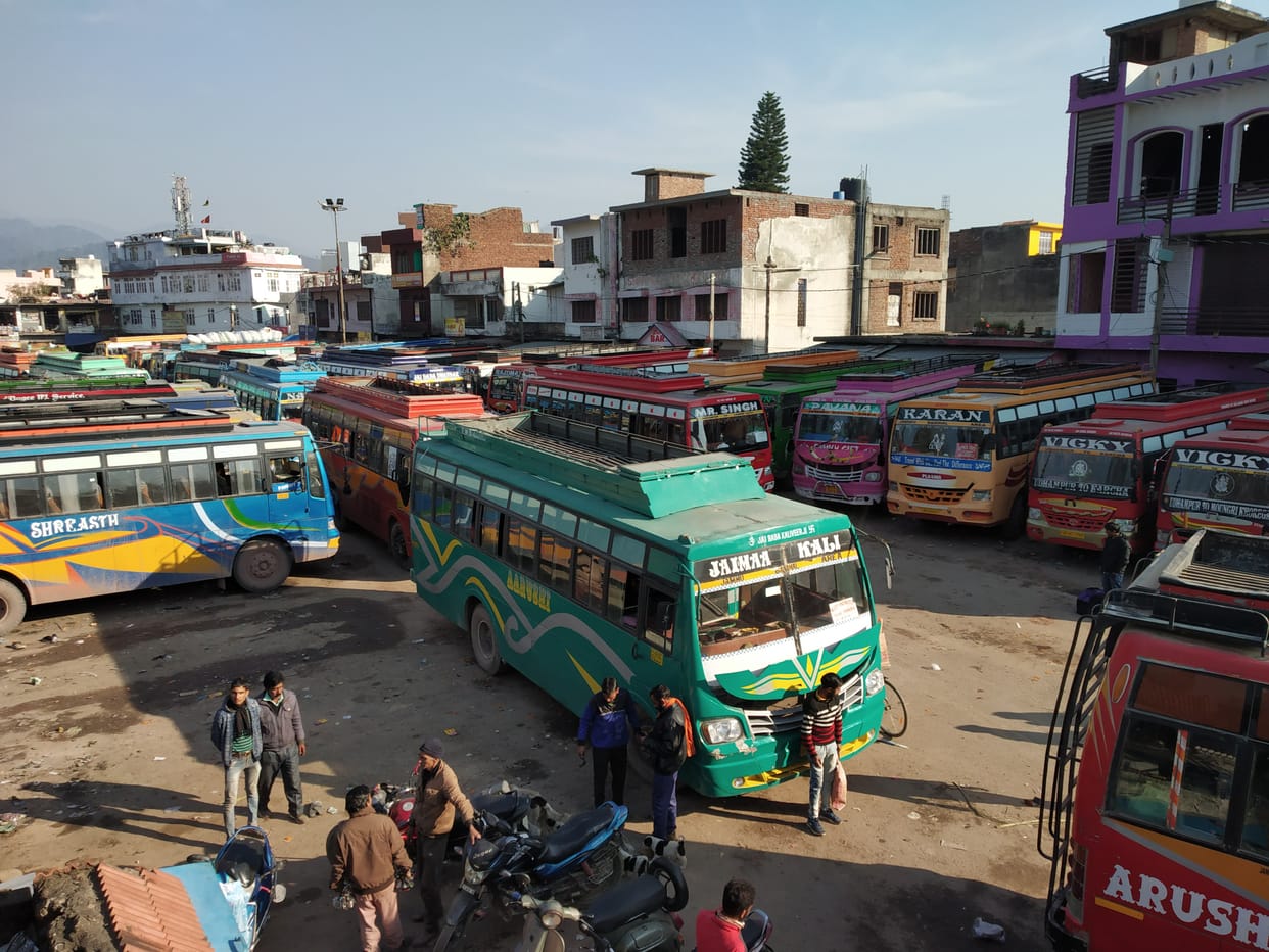 udhampur bus stand par laggi ghadio