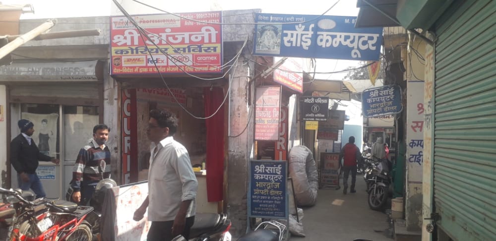 कुरियर मार्केट की पांच दुकानों के ताले टूटे, एटीएम  तोड़कर चोरी का किया प्रयास